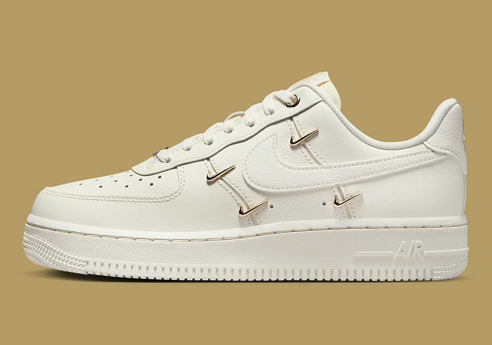 Nike Air Force 1 LX Mini Swoosh