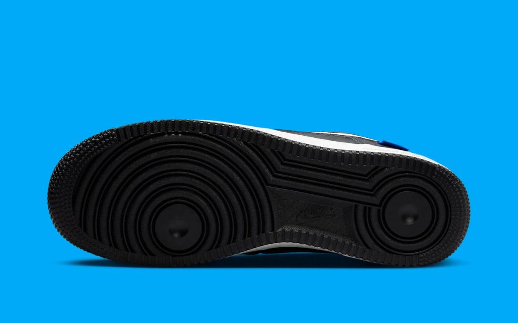 Nike Air Force Oversized Swoosh