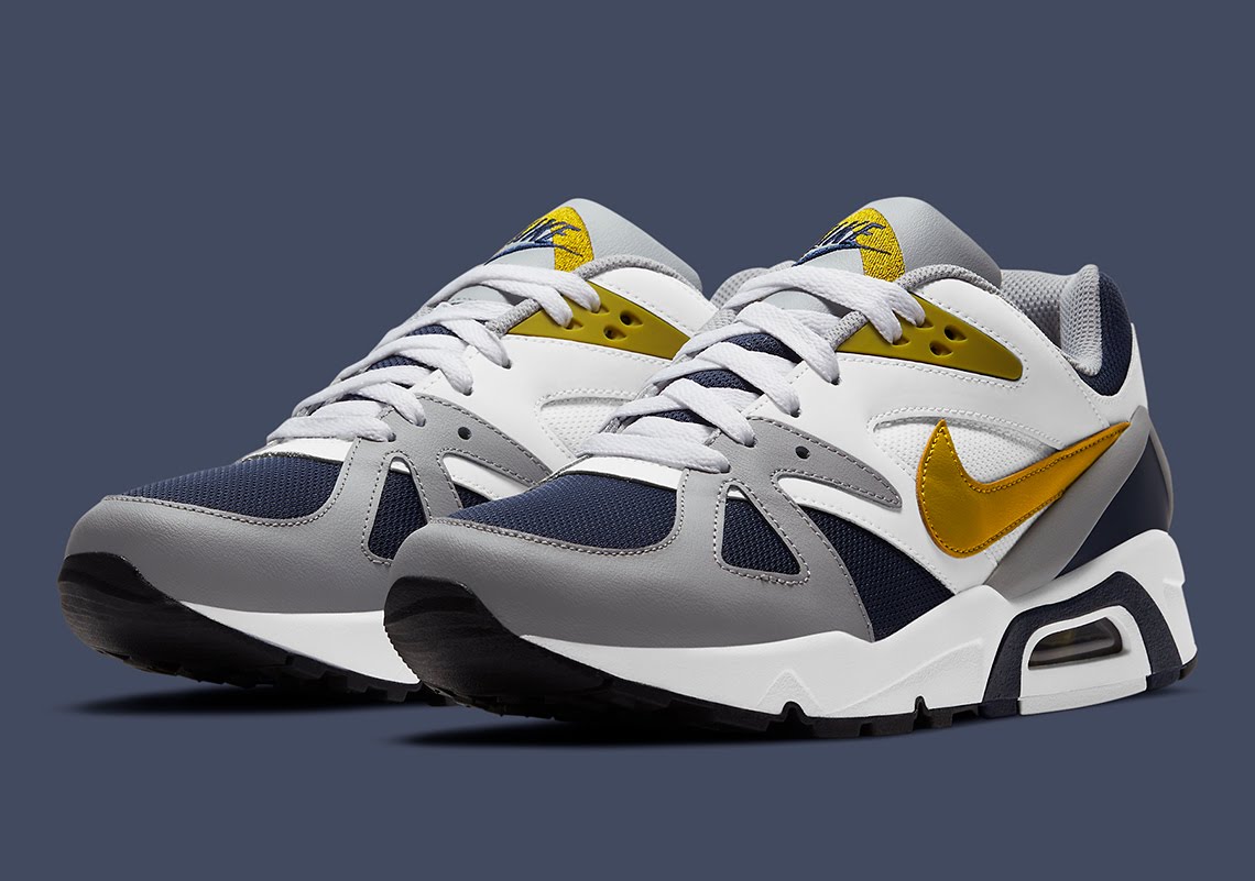 Nike Air Max Structure Gold