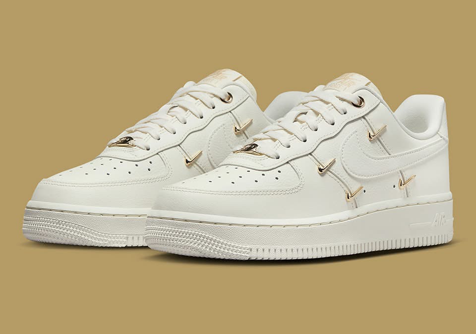 Nike Air Force 1 LX Mini Swoosh