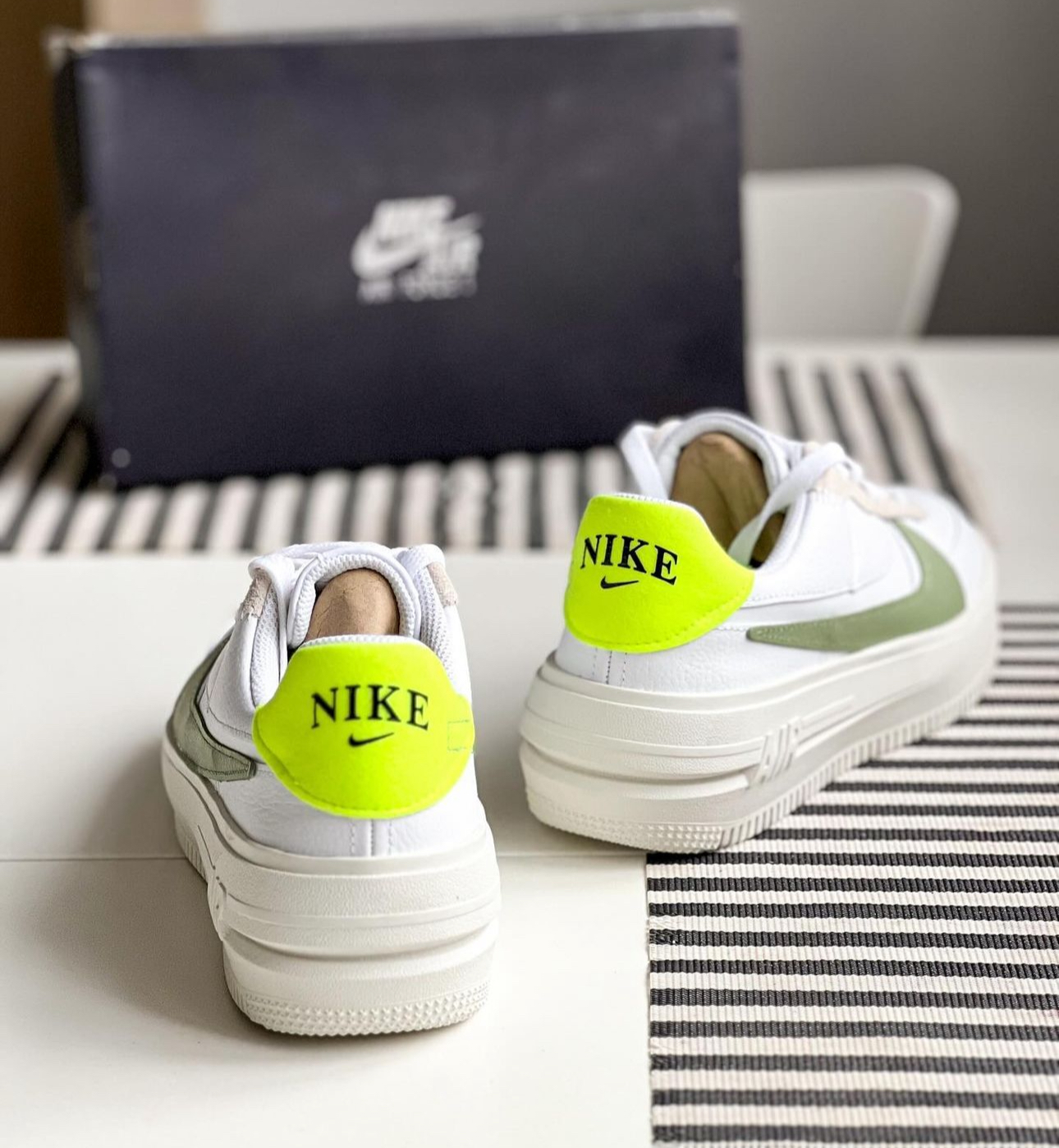 Nike Air Force 1 Platform "Oil Green"
